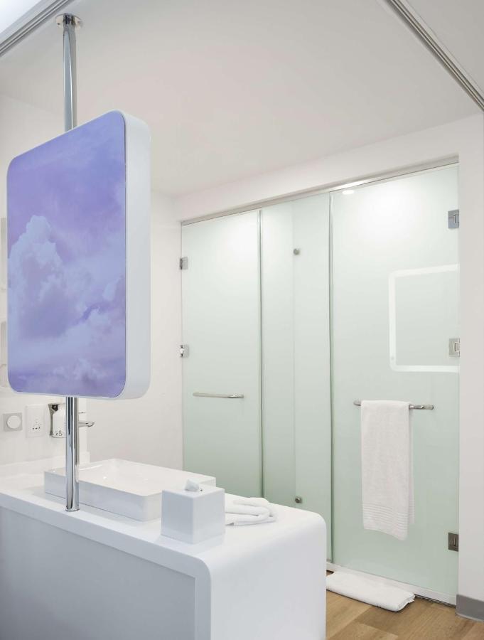 Yotelair Istanbul Airport, Duty Free - International Transit Area Exterior foto