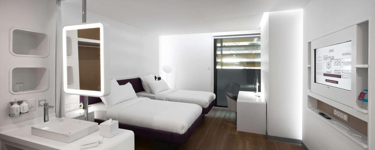 Yotelair Istanbul Airport, Duty Free - International Transit Area Exterior foto