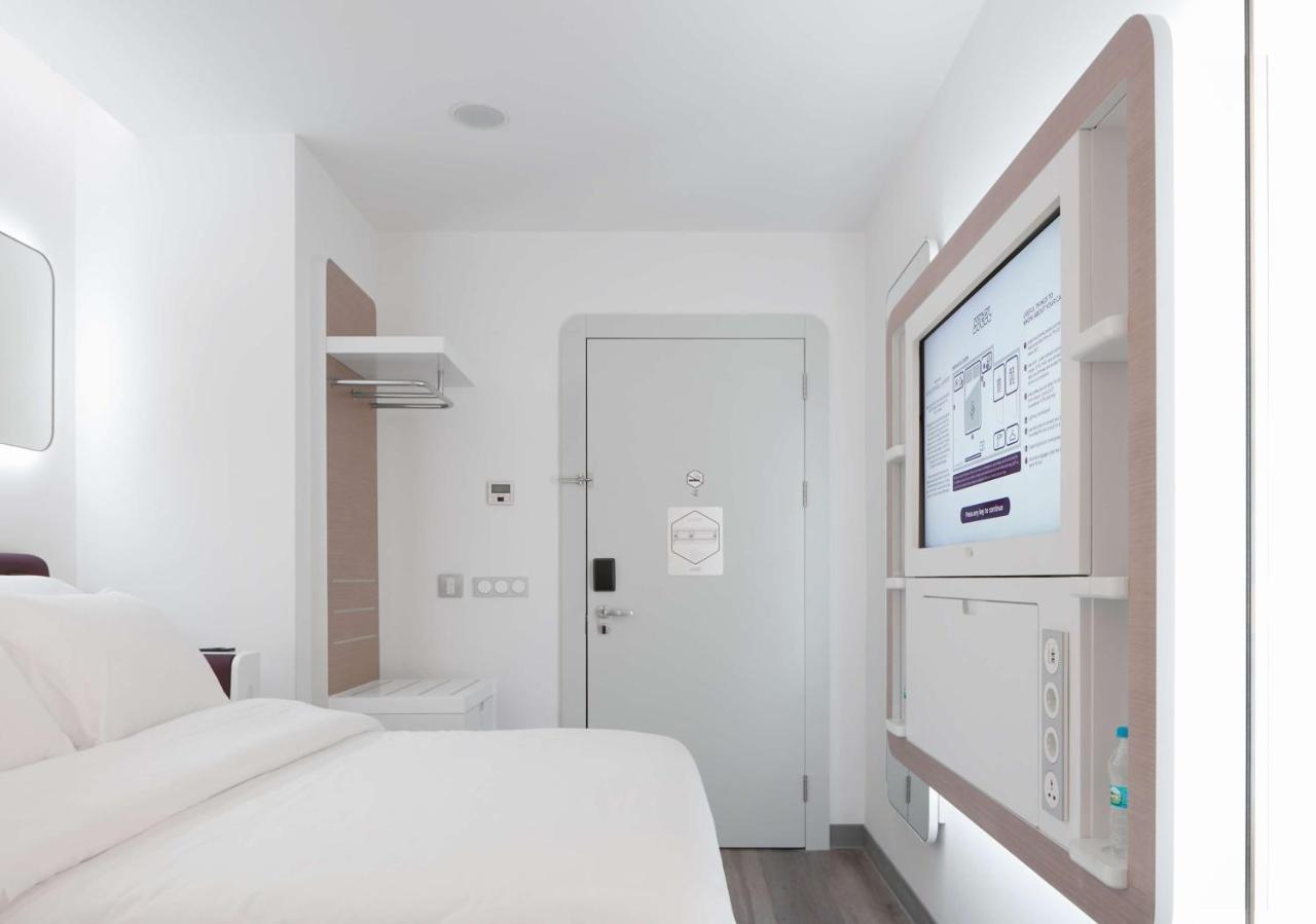 Yotelair Istanbul Airport, Duty Free - International Transit Area Exterior foto