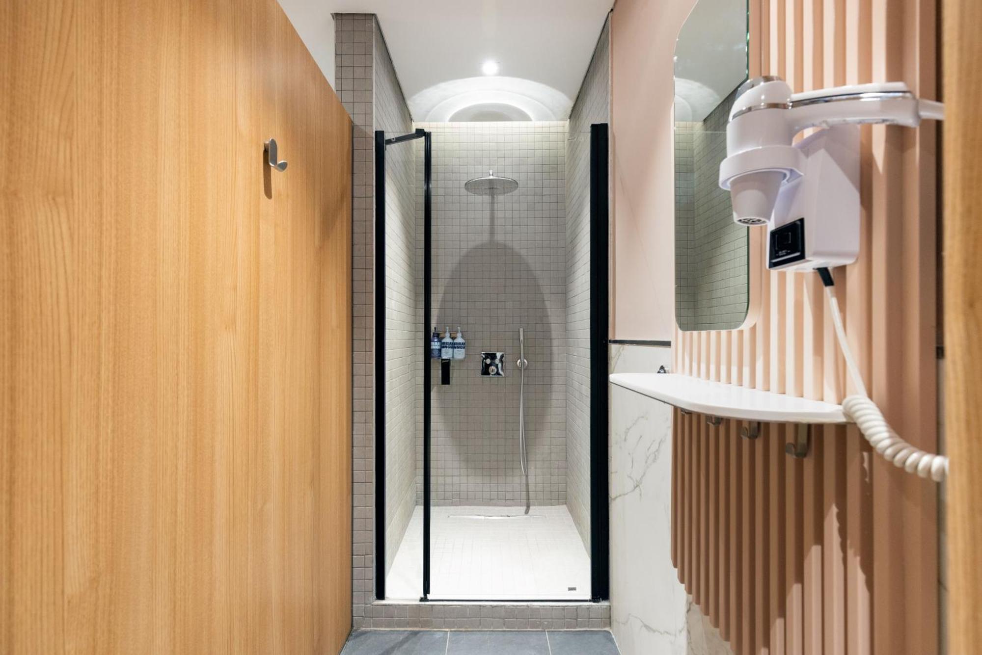 Yotelair Istanbul Airport, Duty Free - International Transit Area Exterior foto